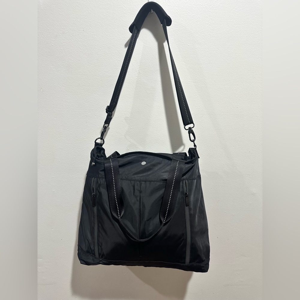 Zella large  Black Gym/Travel   Women's Bag. EUC.